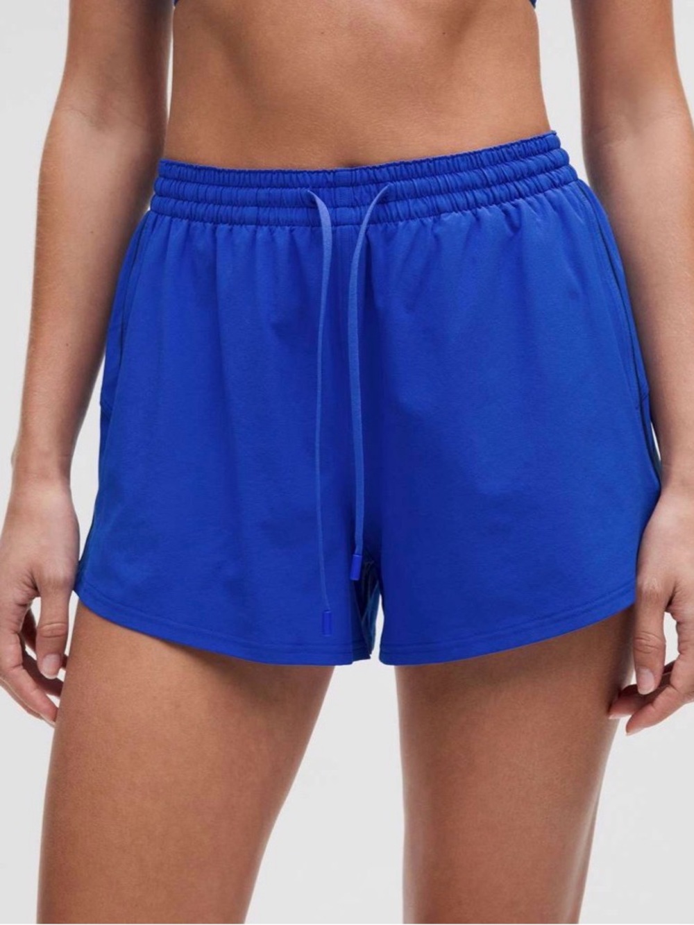 Lululemon Lightweight High-Rise Relaxed Short 3" in cerulean blue/ club blue